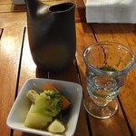 BAR WANKARA - 萬座40度のｶﾗｶﾗとこの日のお通し。