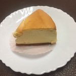 旬 - チーズケーキ¥430  …もう一つのケーキ「紫陽花」は美しかったけど持ち帰り中に崩れちゃった(^^;;