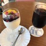 カフェ フィオーレ - 料理写真:アイスコーヒーとクリームチーズのムース