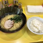 Daikokuya Kishiya Ten - 家系ラーメン＋のり４枚＋小ライス