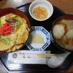 味処もん - 油麩丼＋はっと　　　　　　　　　　　　　　　　　　　　　　　　　　　　　　　　　　　　　　　（とよまセット）