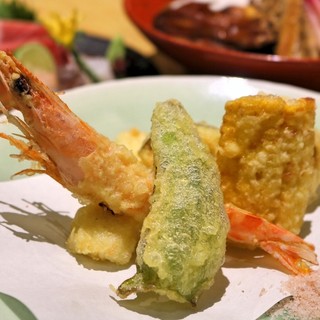 "Assorted Tempura" with seafood and seasonal vegetables