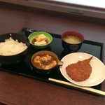 おふくろ亭 - 本日の昼御飯910円なりです