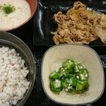 吉野家 - 麦とろ牛皿御膳 並 590円