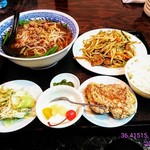 中華料理 八方客 - 中華料理 八方客‼️
            ニラレバ定食(台湾ラーメンでオーダー)‼️
            ￥9️⃣8️⃣0️⃣
            斜めより撮影‼️