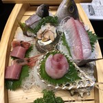 Yagisawa So - 舟盛 イサキ、たかべのち地魚二種、まぐろ、甘エビ、サザエ