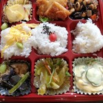 Sakana Ibaraki Ten - お弁当498円　ちょっと食べかけ