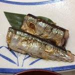 Meshi Dokoro Hakutei - 日替り定食 650円
                        小さなサンマ