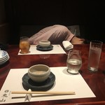 Private rooms Washoku Higashiyama Shinjuku Hon Ten - 部屋の中。暗くなってしまいました…汗