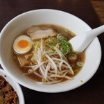 Menmen Hon Ten - 、なかなかしっかりとしたスープで満足度が高かった醬油ラーメン