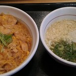 Naka U Minatokita Tarumachi Ten - 親子丼とハイカラ小のセット600円