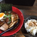 麺・吉平 - カツオとご飯の中。