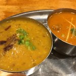 Asian Dining & Family Restaurant Raisa - 左:ダルカレー 右:マトンカレー。スパイスの香りが鼻腔にナマステ