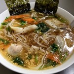 ChineseDining Beni - ワンタン麺（豚肉）　700円