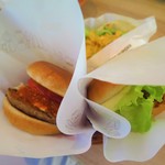 Mos Burger Miyoshi Gaoka Ekimae Ten - モスバーガー３７０円、テリヤキチキンバーガー３６０円など