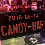 CANDY BAR - 2018年6月14日にオープンした新店舗
                        このプレートはお友達が作ってくれたみたいでUSAを連想する店内
                        もう小さなアメリカですね アウッ！