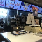 McDonald's Ooyama Ten - 2018/09 ８時半すぎに朝マックで、定番の ソーセージマフィン 100円とプレミアムローストコーヒー (ホット)(S) 100円。