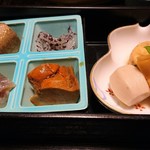 Sumiya - 煮物各種（野菜、魚の肝）、いかのしそ和え、寿司