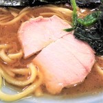 家系ラーメン 沼津家 - モモのチャーシューはスモークしてます。