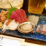 吾作 - 2018年7月　造り盛り合わせ【1200円？】左上はしびわた。マグロの胃袋です