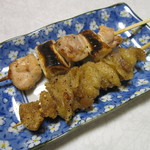 Yakitori no Ougiya Akita Shinkokudo Ten - とりねぎま（塩）+かわ（塩）　162円+108円