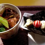 world cuisine Passport - 魯肉飯(600円)、カプレーゼ(200円)