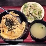 Rokumi Zenshoku - 親子丼650円＋サラダセット80円