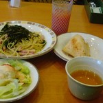 Saizeriya Sasashima Raibu Eki Mae - ほうれん草とベーコンのパスタランチ500円。フリードリンク+110円。ランチタイムの時間調整としてなら、最強でしよ
                        (^^;)
                        