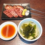 Sumibi Yakiniku Korean KollaBo Senri Chuo Ten - 続いて肉とわかめスープ