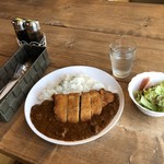 Seven C's - カツカレー　サラダ付　１０８０円