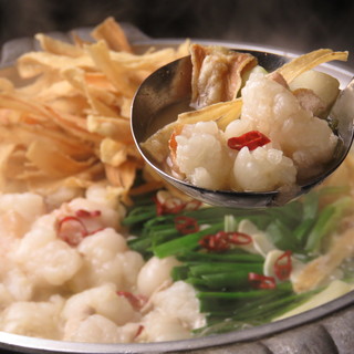 When you think of Hakata, Motsu-nabe (Offal hotpot)! Our specialty is the crispy burdock Hakata Motsu-nabe (Offal hotpot)