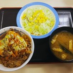 Matsuya Shinzaike Ten - プレミアム旨辛チーズポテト牛めし生野菜セット並590円