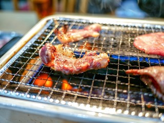 Yakiniku Hakkou - ガスコンロで焼きます。