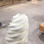 北海道うまいもの館 - 北海道ミルクソフト(350円)(2018.12.現在)