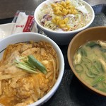 Naka U Kakamigahara Unuma Ten - 親子丼ミニ390円とサラダ味噌汁セット180円