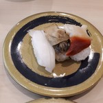 Hama Zushi Foreo Shobu Ten - 魚べいと違い、三種類の合い盛りは150円と良心的な価格です。