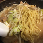 さんのへ屋 - 「モツみそラーメン」の麺