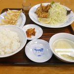 Gyoza no Manshu Hanno Ekimae Ten - 注文してから10分ほどで「塩唐揚げセット」が完成！