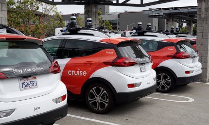 Cruise recalls robotaxi fleet to resolve federal safety probe