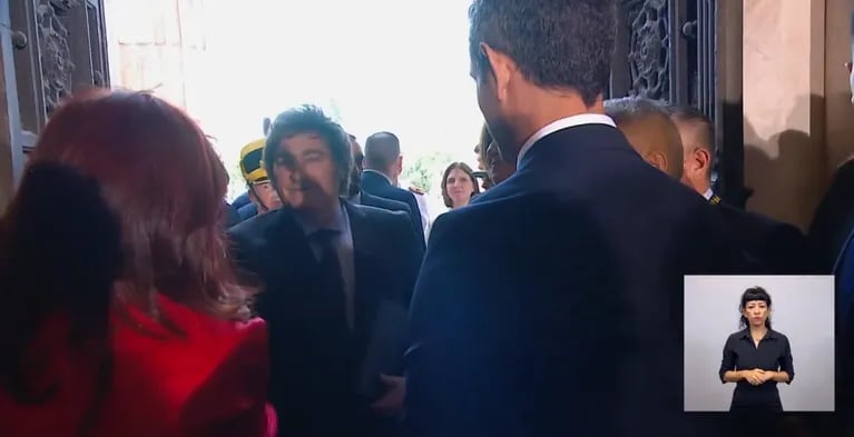 El frío saludo de Cristina Kirchner con Javier Milei al llegar al Congreso (Foto: captura YouTube TN).