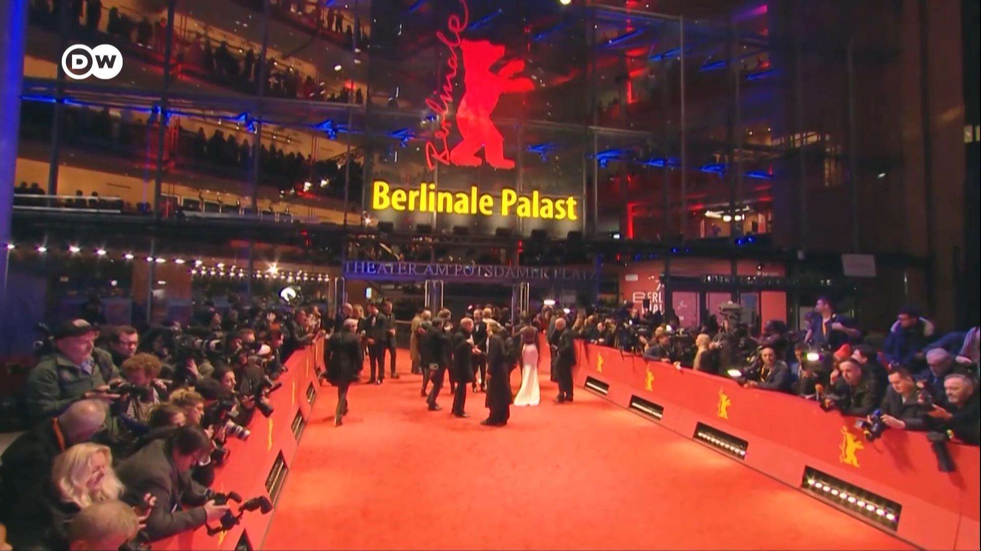 为期十天的柏林电影节拉开帷幕。第74届柏林电影节共有来自80个国家的239部电影参展。单是竞赛单元就有20部电影角逐金熊奖。今年的评审团主席是好莱坞黑人女星露琵塔尼咏欧。