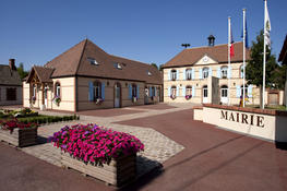 The town hall in Tréon