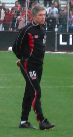 Guignedoux als assistent-trainer van Valenciennes in 2007