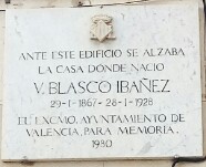 Placa en el lugar donde estaba la casa natal de Blasco Ibáñez.