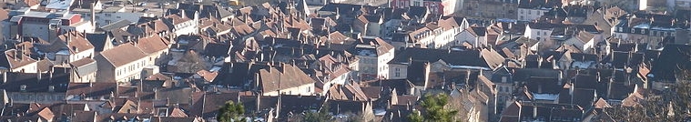Un aperçu du quartier historique depuis la colline de la Motte.