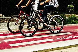 Radweg mit kreuzendem Fußgängerüberweg ebda.