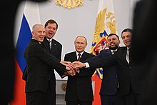 El 30 de septiembre, Putin firmó decretos que anexaron las provincias de Donetsk, Lugansk, Zaporoye y Jersón de Ucrania a la Federación de Rusia.