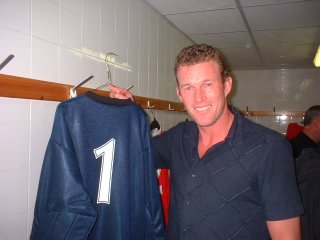 Flowers was replaced by Dave Beasant, who was signed from Chelsea for £300,000 on the same day as Flowers' sale.