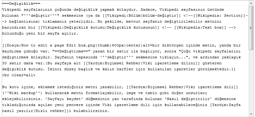 bir diktörgen içinde metin, yanda bir kaydırma çubuğu var. "==Değiştirme==" yazan bir satır ile başlıyor, sonra "Çoğu Vikipedi sayfalarını değiştirmek kolaydır. Sayfanın tepesinde değiştir sekmesine tıklayın...", ve ardından yaklaşık 30 satır daha var.