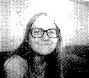 Et portrett av en ung dame tatt med Game Boy Camera.